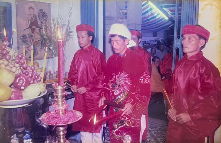 Không gian tang lễ trang nghiêm — Nghĩa Hiệp Đạt Nguyễn